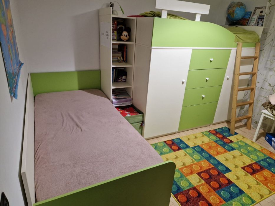 Vand pat supraetajat cu spatii de depozitare