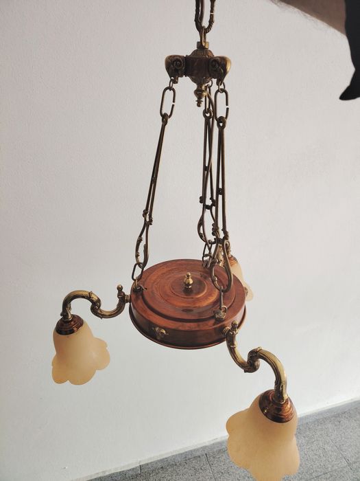 Superb candelabru antic cu 3 brațe in stilul francez Empire ,piesa cu o lucrătură de o foarte mare finețe ,h 78 cm ,diametrul aproximativ 55