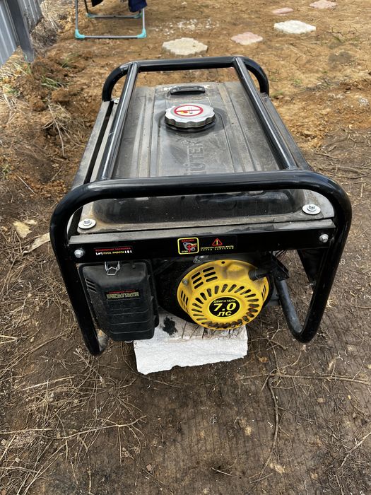 Продам генератор почти новый