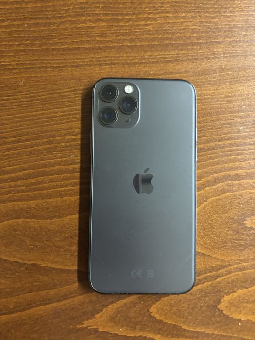 продава се iphone 11 pro