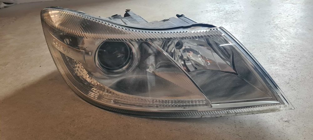 Faruri skoda octavia  2011