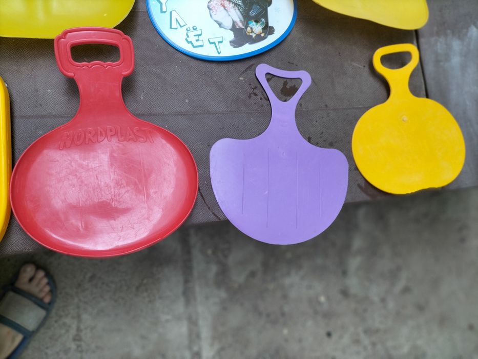 Продам санки ледянки разные.