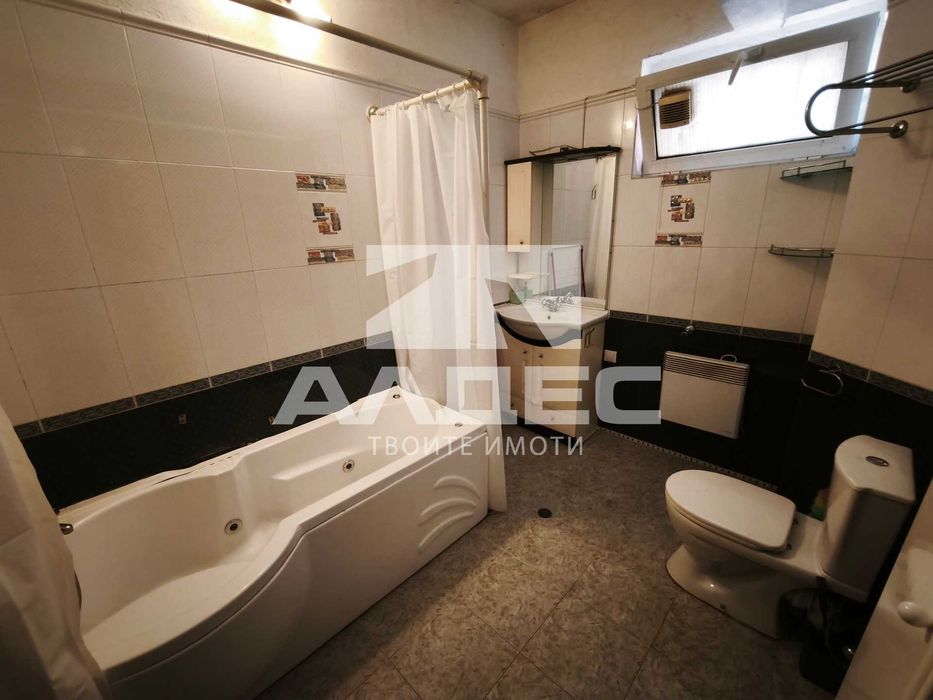 Дава се под наем Двустаен апартамент в София, Център - 84 кв.м за 680 € - Снимка #13