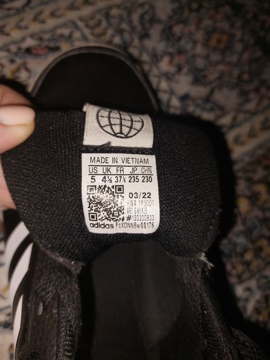 Срочно Продам ADIDAS кроссовки оригинал