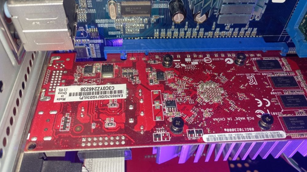 Q9400/Ram4.5Gb/HDD250/Radeon