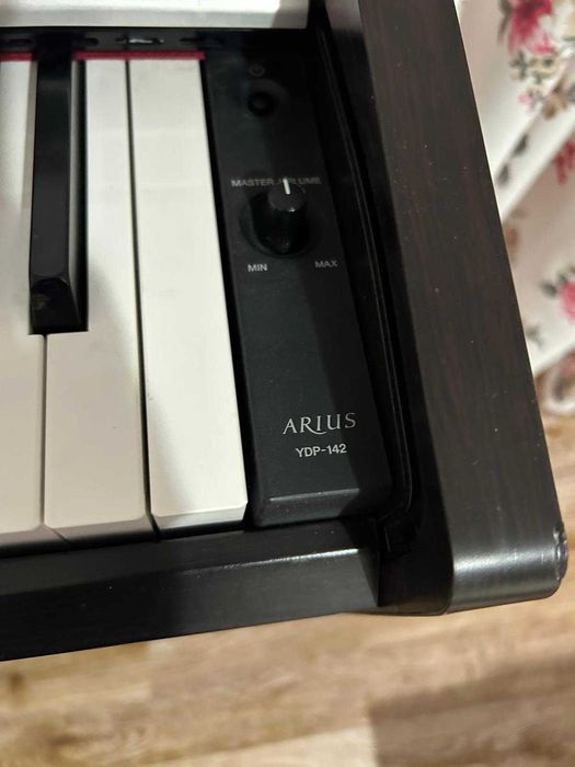 Pianina Yamaha Arius YDP 142