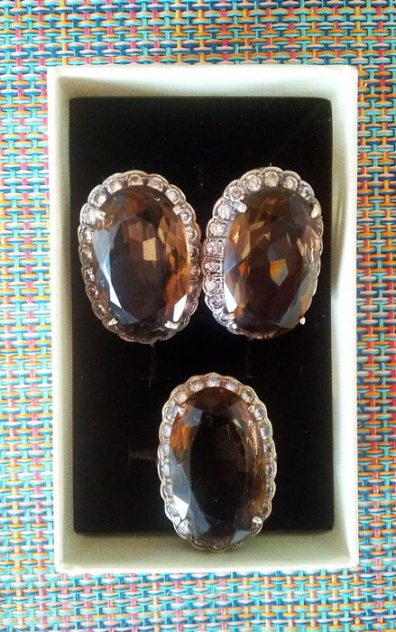 Серебряные комплекты и кольцо с натуральными сапфирами.