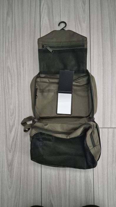 Geantă de cosmetice pentru pescari, bine compartimentată, nouă