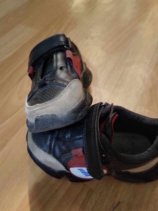 Детские кроссовки