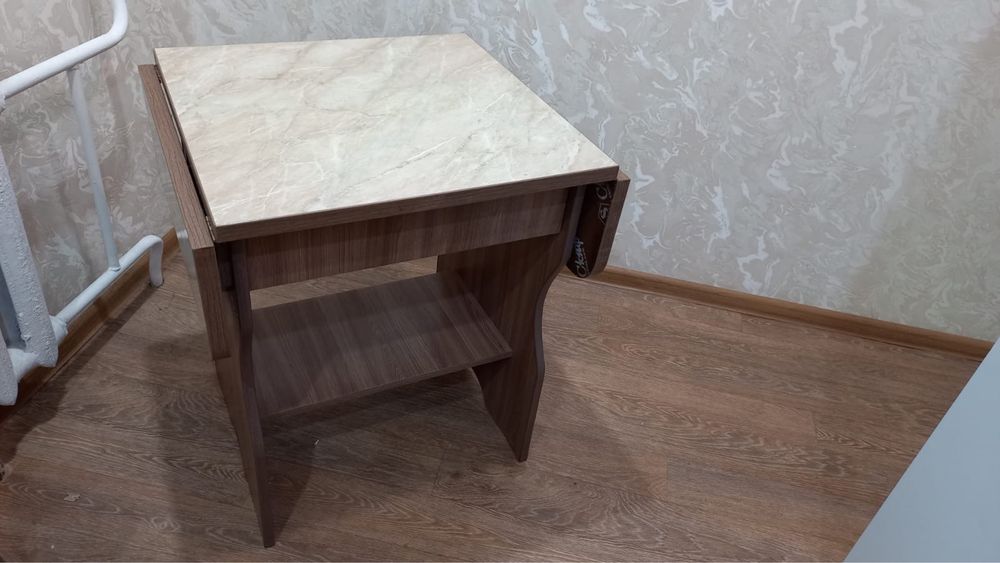 Продам стол  цена 20 тыс