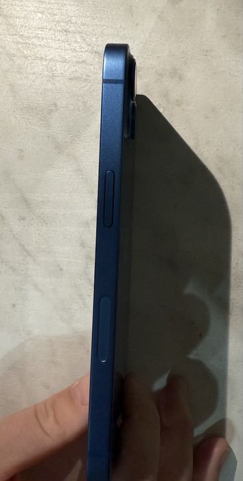 Продам Iphone 13