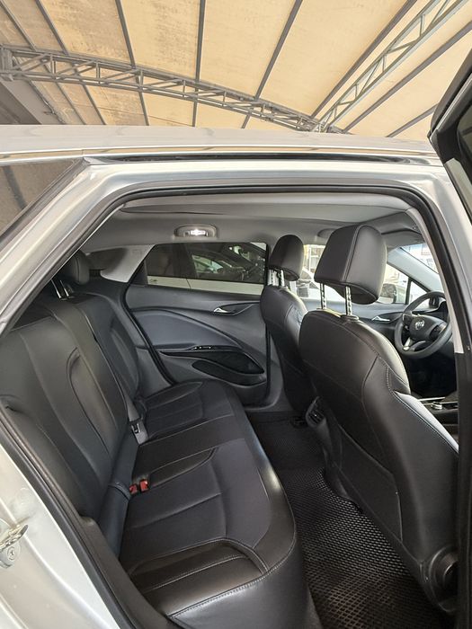 Buick avtomobil sotiladi