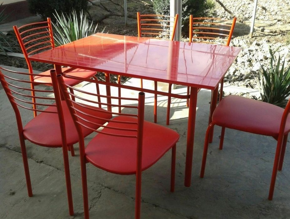 Столыи и стулья  кухонные и кафе