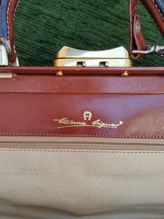 Vând geanta piele Aigner!