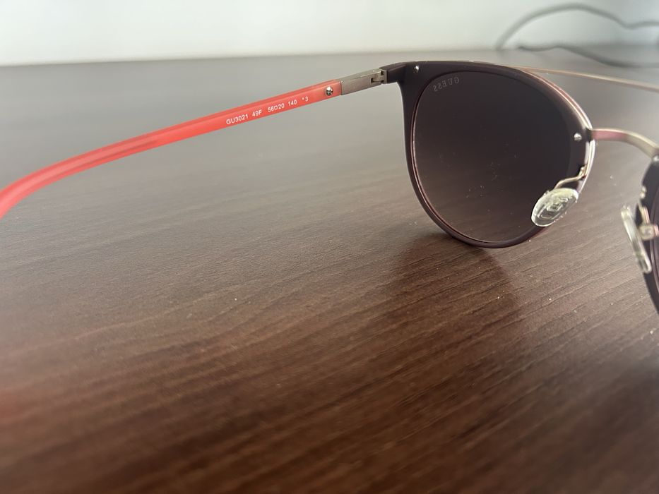 ochelari de soare Guess