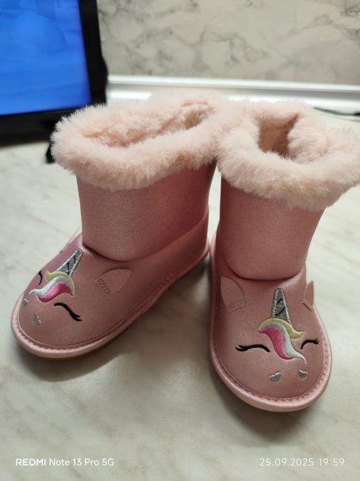 Два  чифта детски ботушки