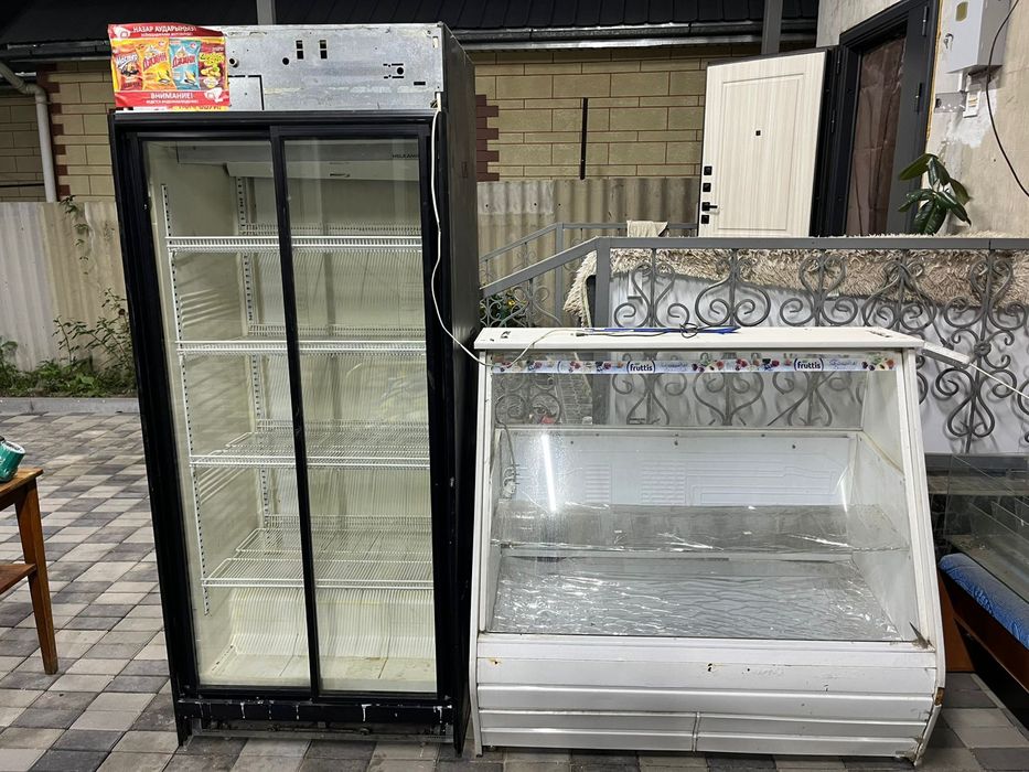 Продам холодильник витринный
