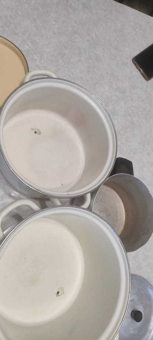 Кастрюли б/у разные