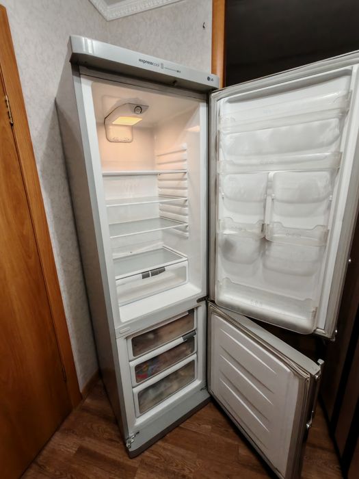 Продам Холодильник LG,