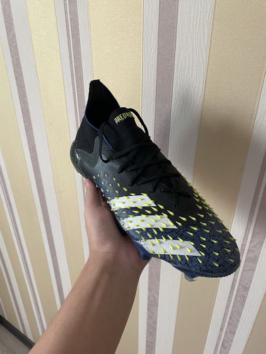 Футбольные бутсы Predator demonskip