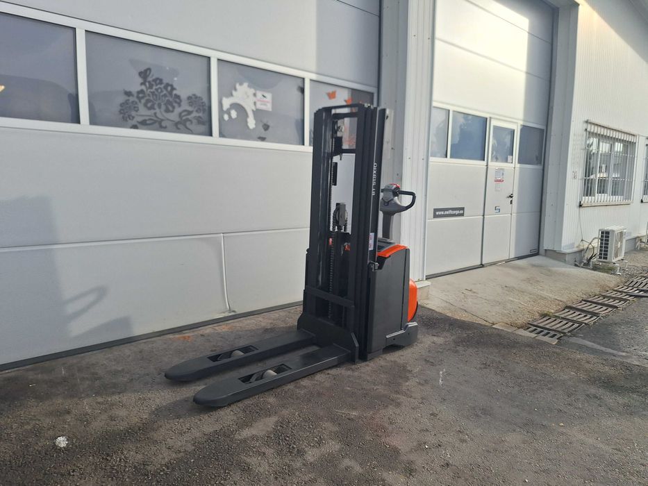 Електрически стакер Toyota SWE120 - 750 м.ч. - 3700 mm