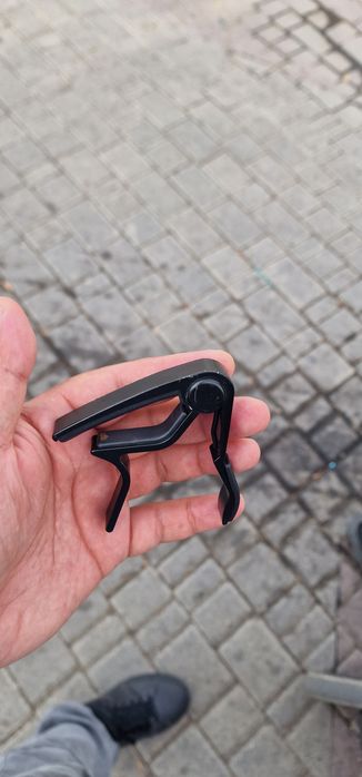 Каподастр для гитары