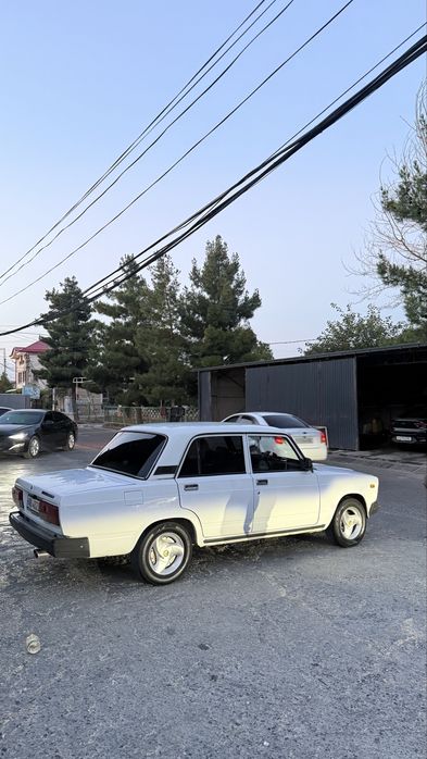 Vaz 2107 срочни сотилади