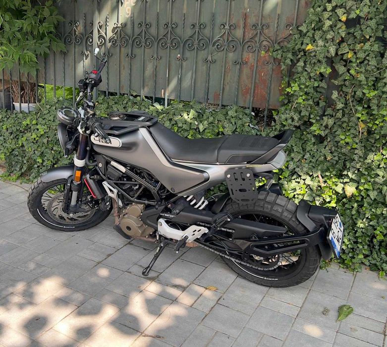 Motocicleta Husqvarna Svartpilen 401 2021 11500km