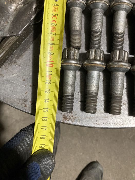 Болтове за Мерцедес