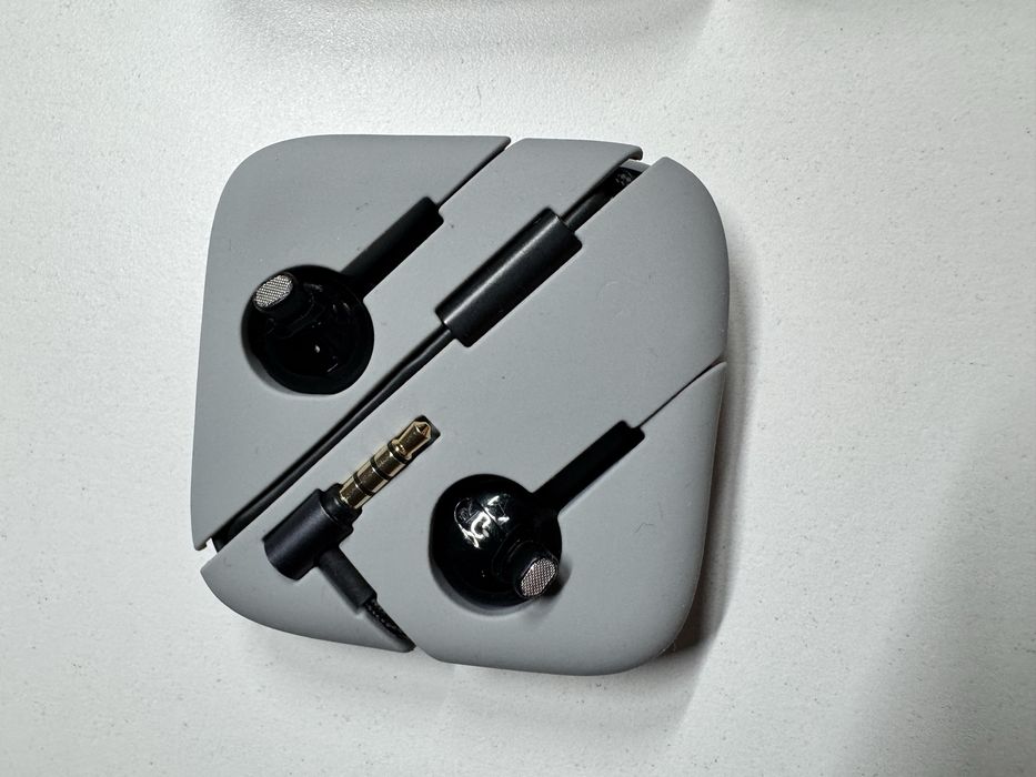 Слушалки Xiaomi Mi Noise Cancelling Earphones (3.5mm) с ANC – Като нови / Пълен компле