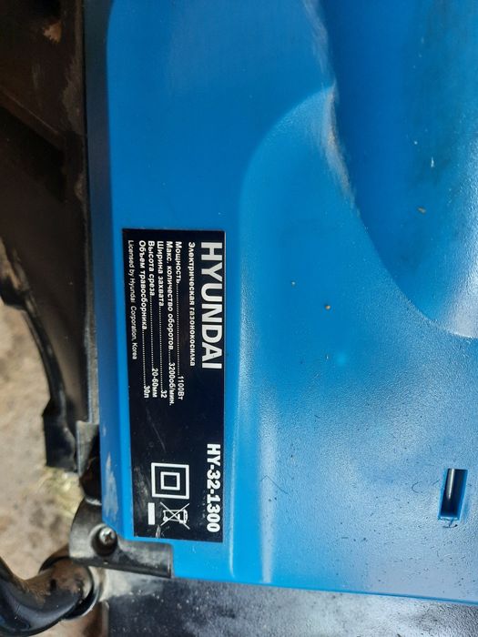 Продам электрическую газонокосилку