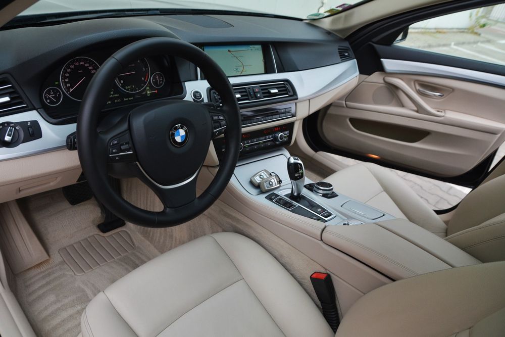 BMW seria 5 F10 modern line 520d Facelift 184cp Euro6 navigație distribuție nou capac nou suporți motor noi Moduri automata