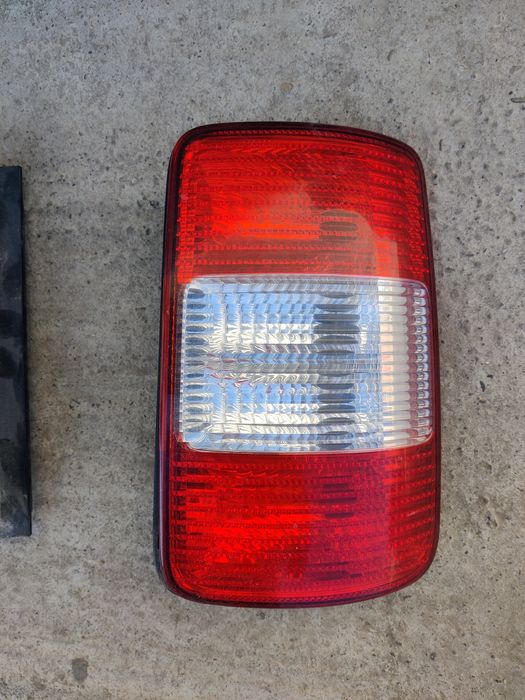 Tripla stop stanga dreapta VW Caddy 2K0 2008