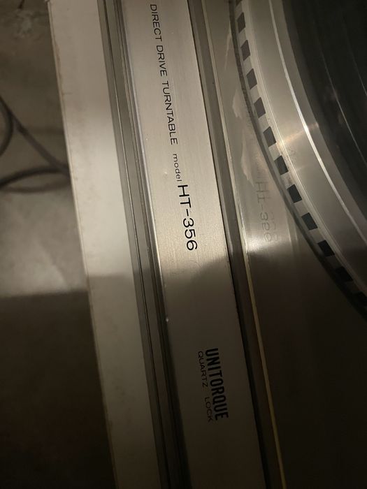 Hitachi грамофон усилвател дек тонколони