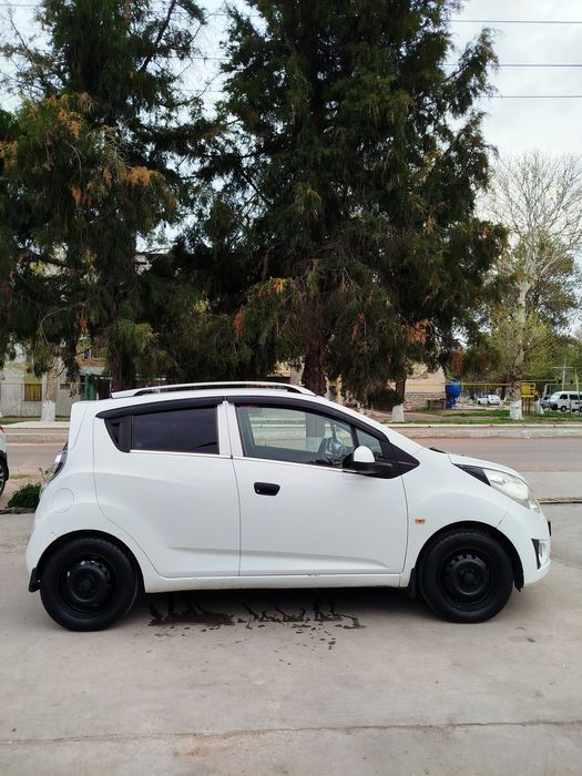 Spark 2011 
Rangi oq
Matori ECO 1  
Probeg 356000
Gaz/Benzin
Balonlari