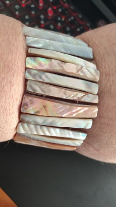 Гривна от седефен и плочки на ластична основа