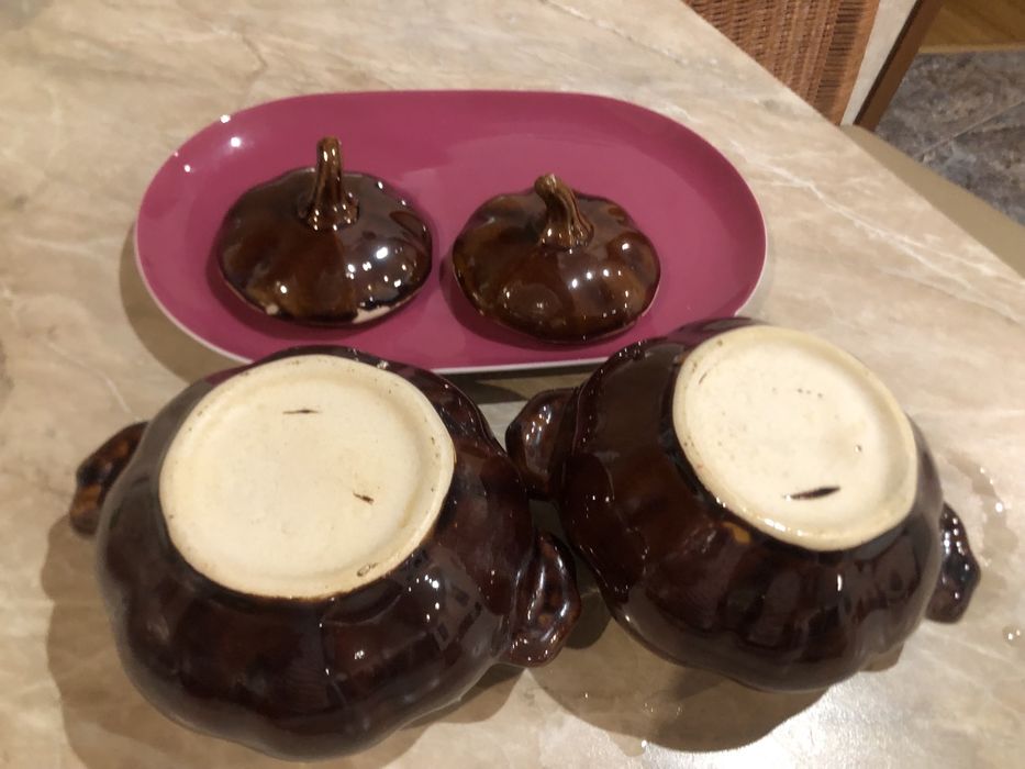 Продам два  керамических горшочка