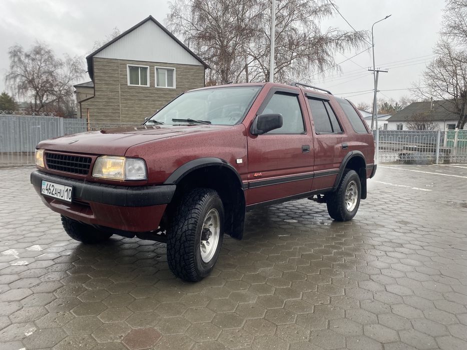 Опель фронтера  2.4 бензин-газ в отличном состоянии!