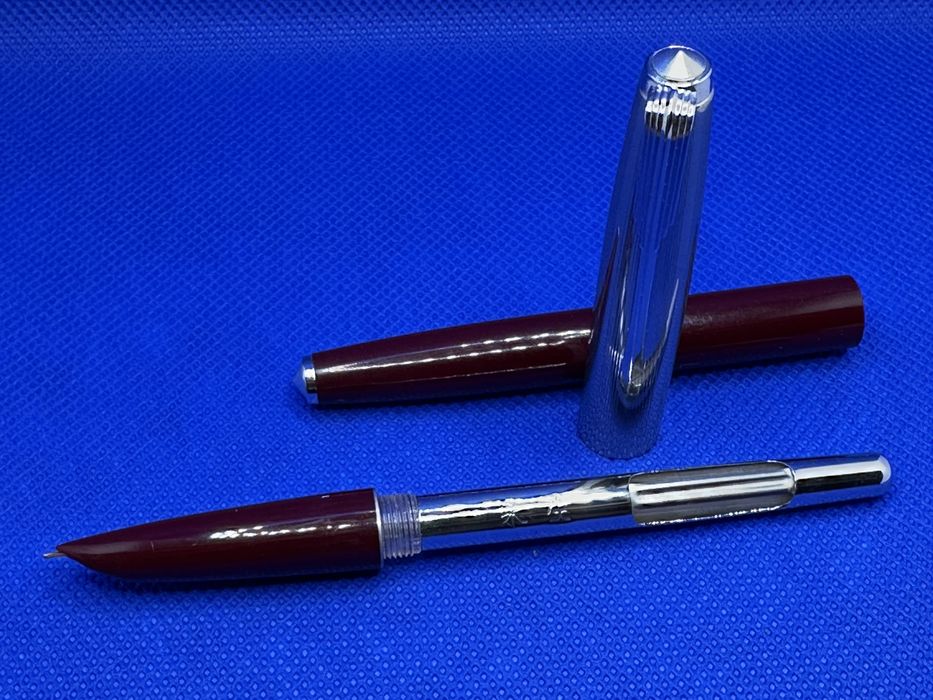 Stilou chinezesc Wing Sung rosu NOS