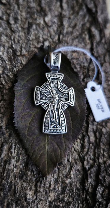 Сребърни кръстове и медальони