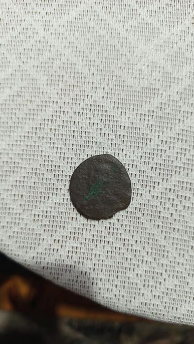 Стара монета продава се