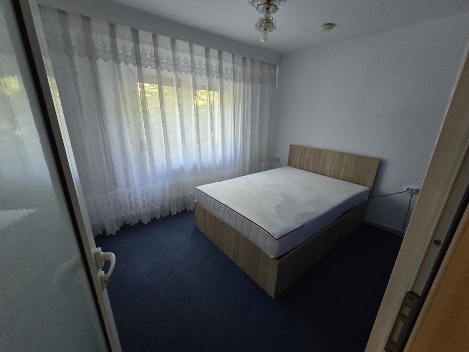 Inchiriez apartament 3 camere semidecomandat