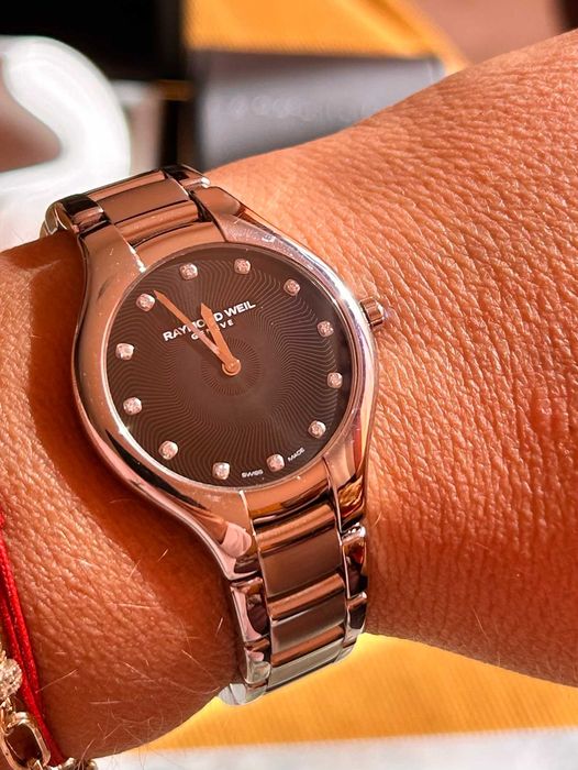 Луксозен швейцарски дамски часовник Raymond Weil Noemia с 12 диаманта