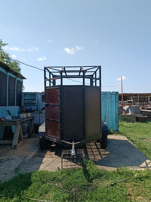 Продам прицеп коневозка