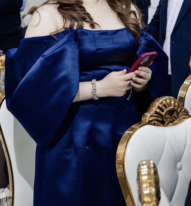 Платье синее продаю