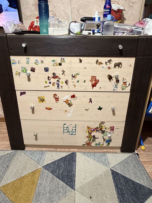 Продам шкаф с комодом и тумбочкой