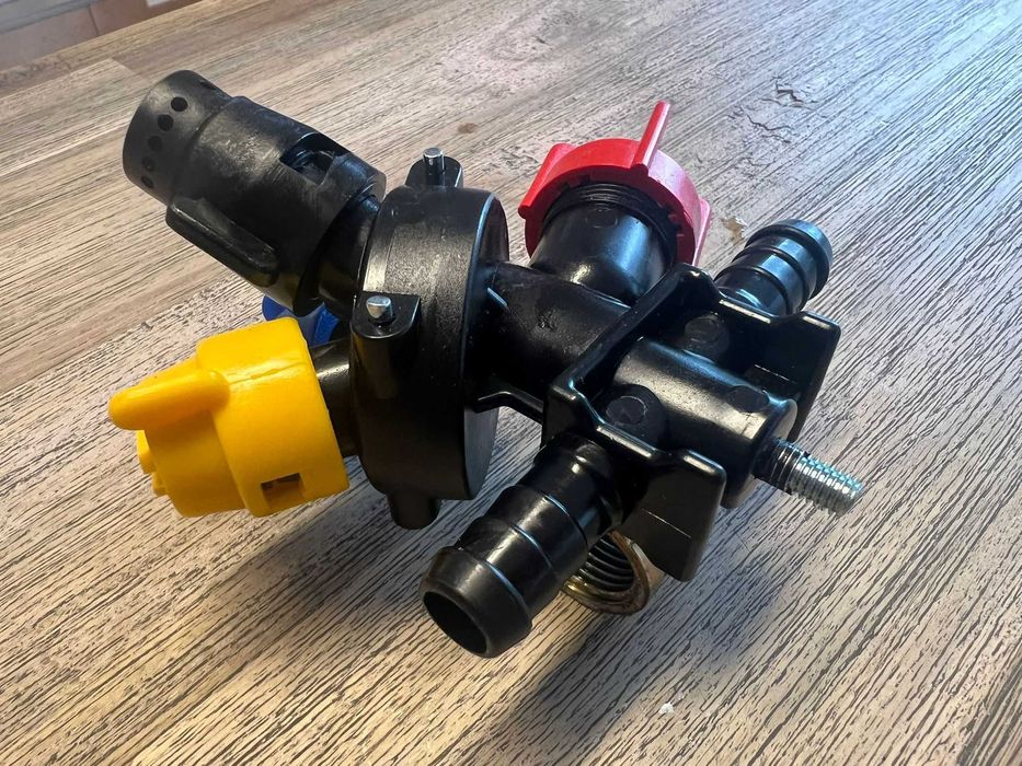 Corp duză 3 poziții pe furtun - pt irigații si stropit  ( Nou )