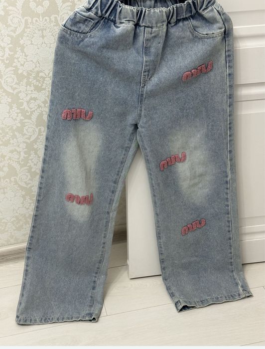 Джинсы на девочку 12-13 лет