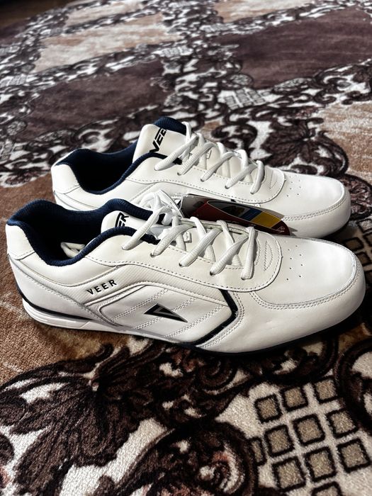 Adidasi Veer albi