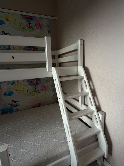 Продам детскую двухъярусную кровать из МДФ